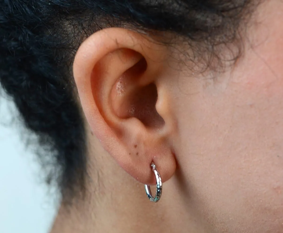 14k White Gold Diamond-Cut Hoop Earrings, (2mm Tube)