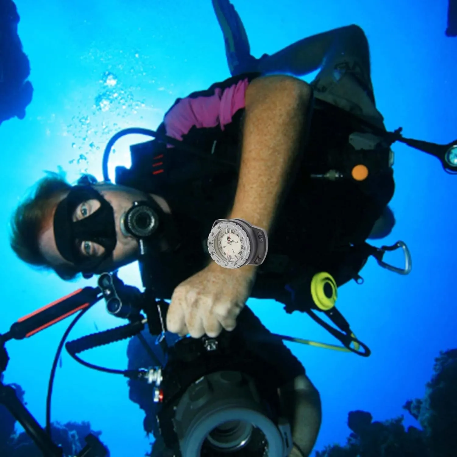 Dive Compass Surfing Luminous Underwater 50m Wrist Compass Night Vision Waterproof Navigation Compass with Bungee Wrist Compass Watch Band Compass Diving Compass Compass