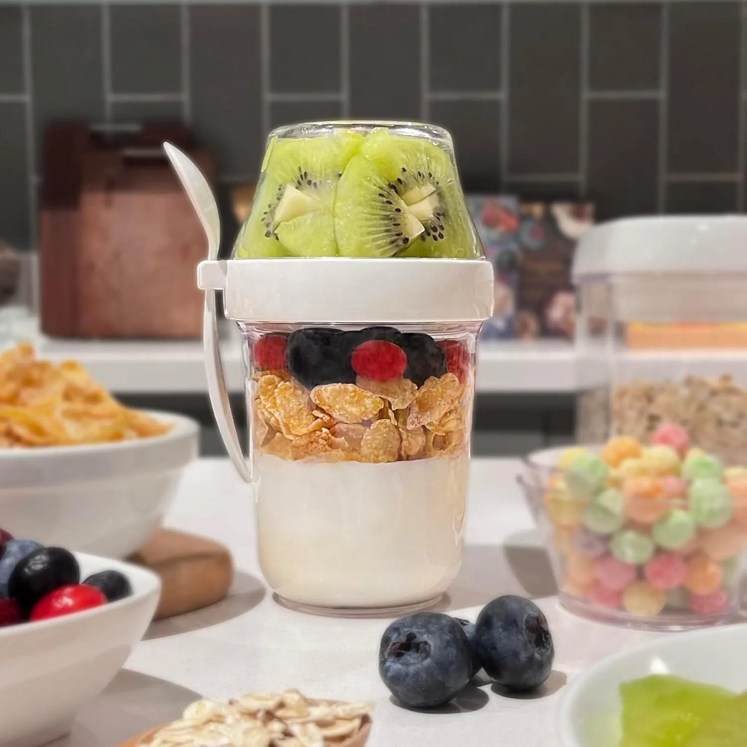 Felli On the Go Yogurt Parfait Snack Cup with Lid 100% Leak Proof, Travel Spoon, Granola Holder for Cereal Trifle Fruit Overnight Oats Container Reusable, To Go Breakfast, Hiking Jar (2, White)