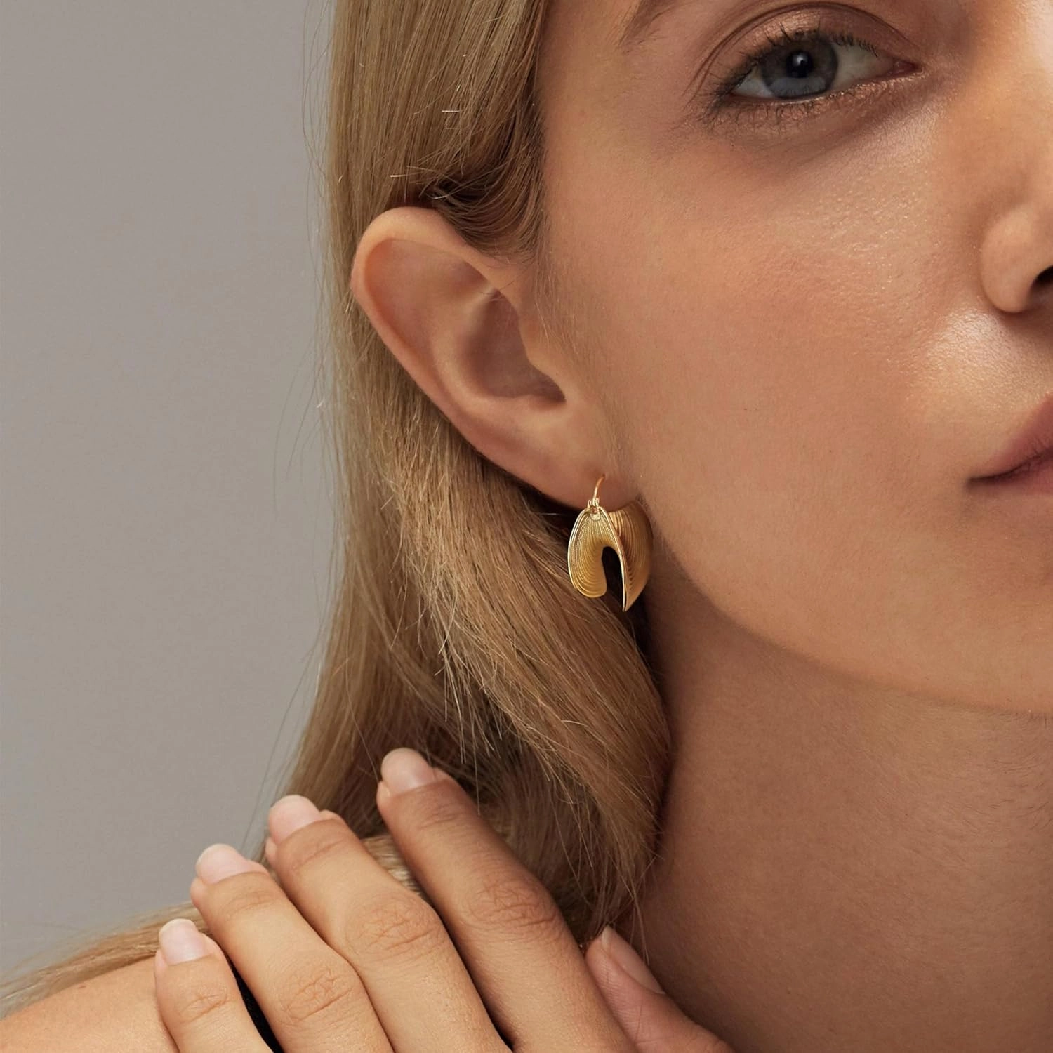 Gold Dangle Earrings for Women 14K Gold Plated Statement Retro Geometric Drop Stud Earring Dainty Hypoallergenic Lightweight Earrings for Women Girls Trendy Jewelry Gifts