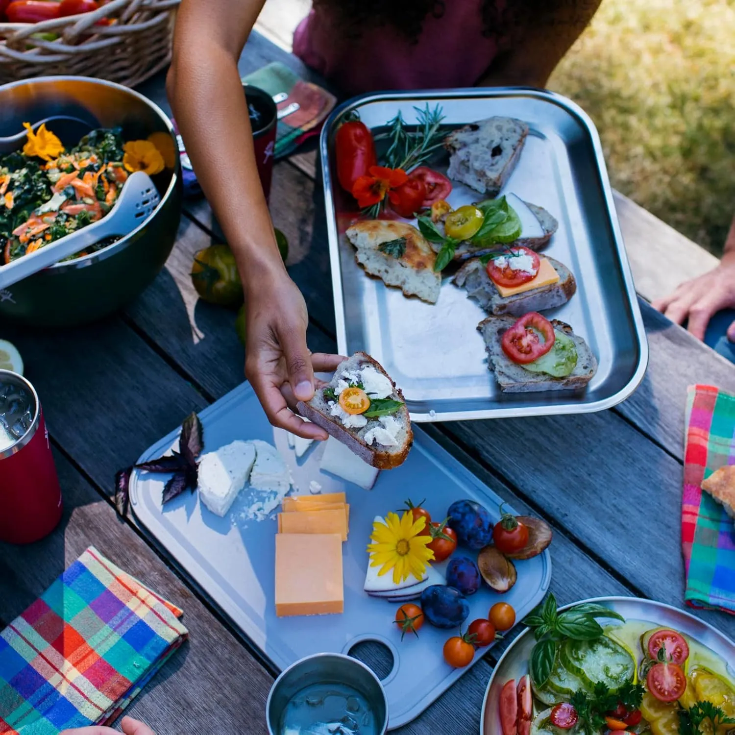 Hydro Flask Plate and Platter - Outdoor Kitchen Camping Travel Portable Dinnerware Food Container