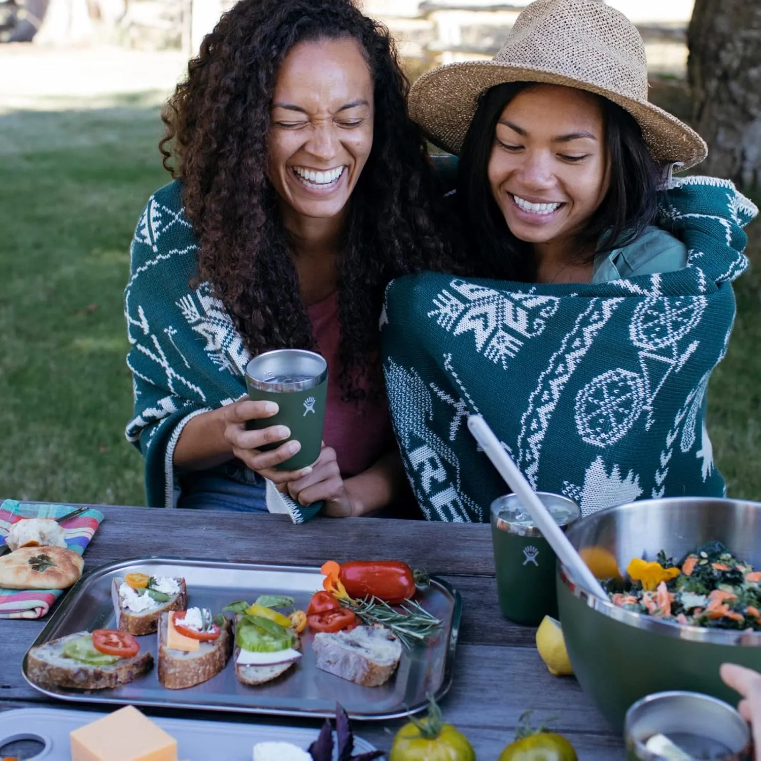 Hydro Flask Plate and Platter - Outdoor Kitchen Camping Travel Portable Dinnerware Food Container