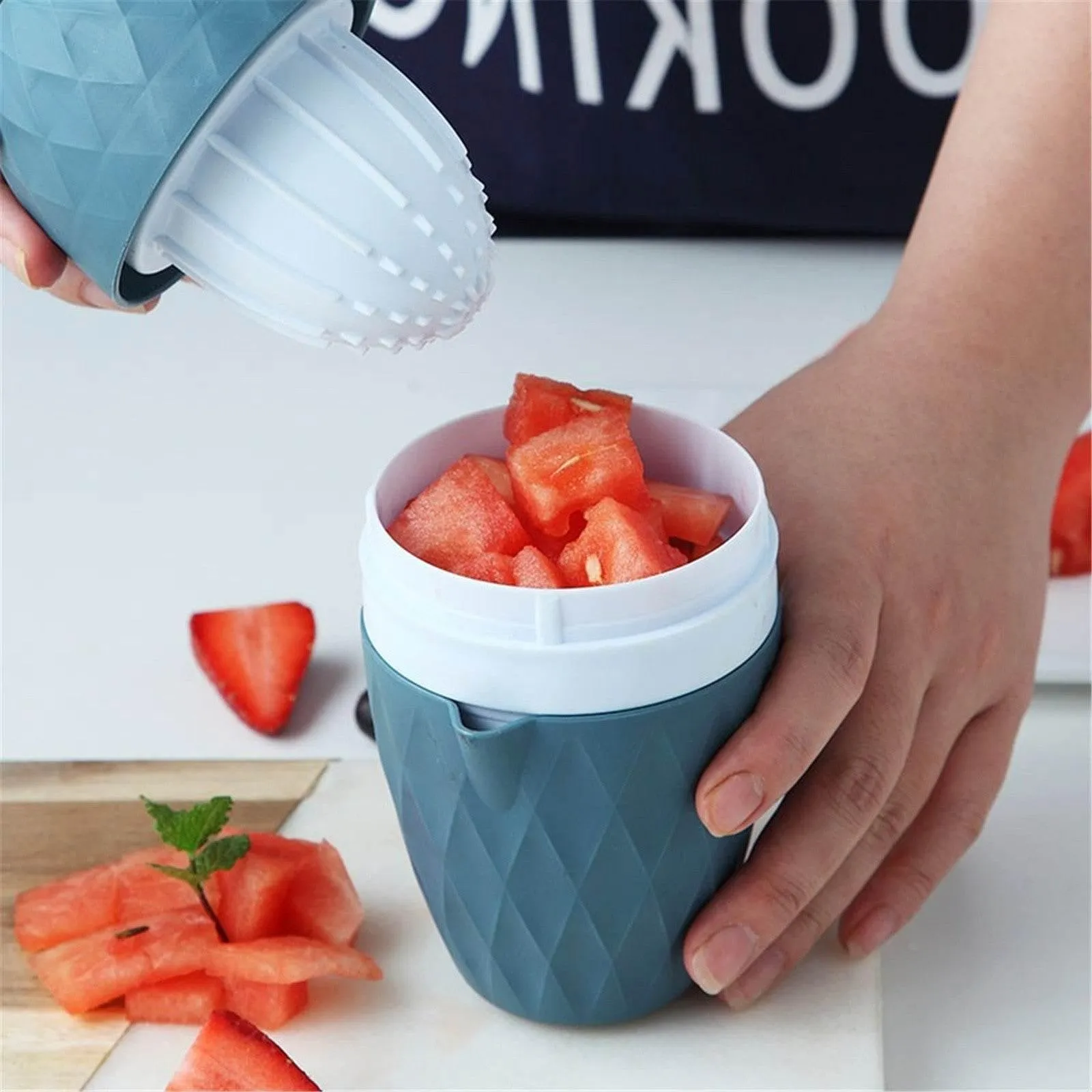 Mini Citrus Juicer - Portable Orange Lemon Squeezer