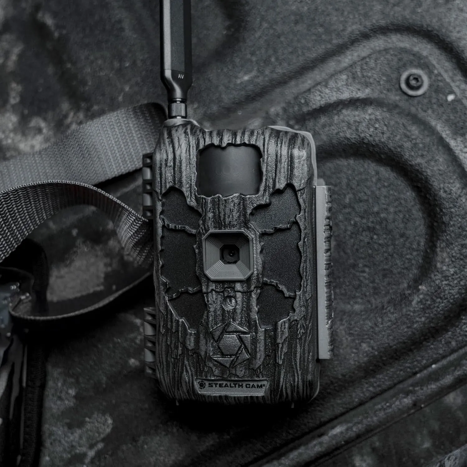 Stealth Cam Deceptor MAX Dual Sim 40MP Photo & 1440P QHD Video No-Glo LED Hunting Cellular Trail Camera, Available on AT&T & Verizon