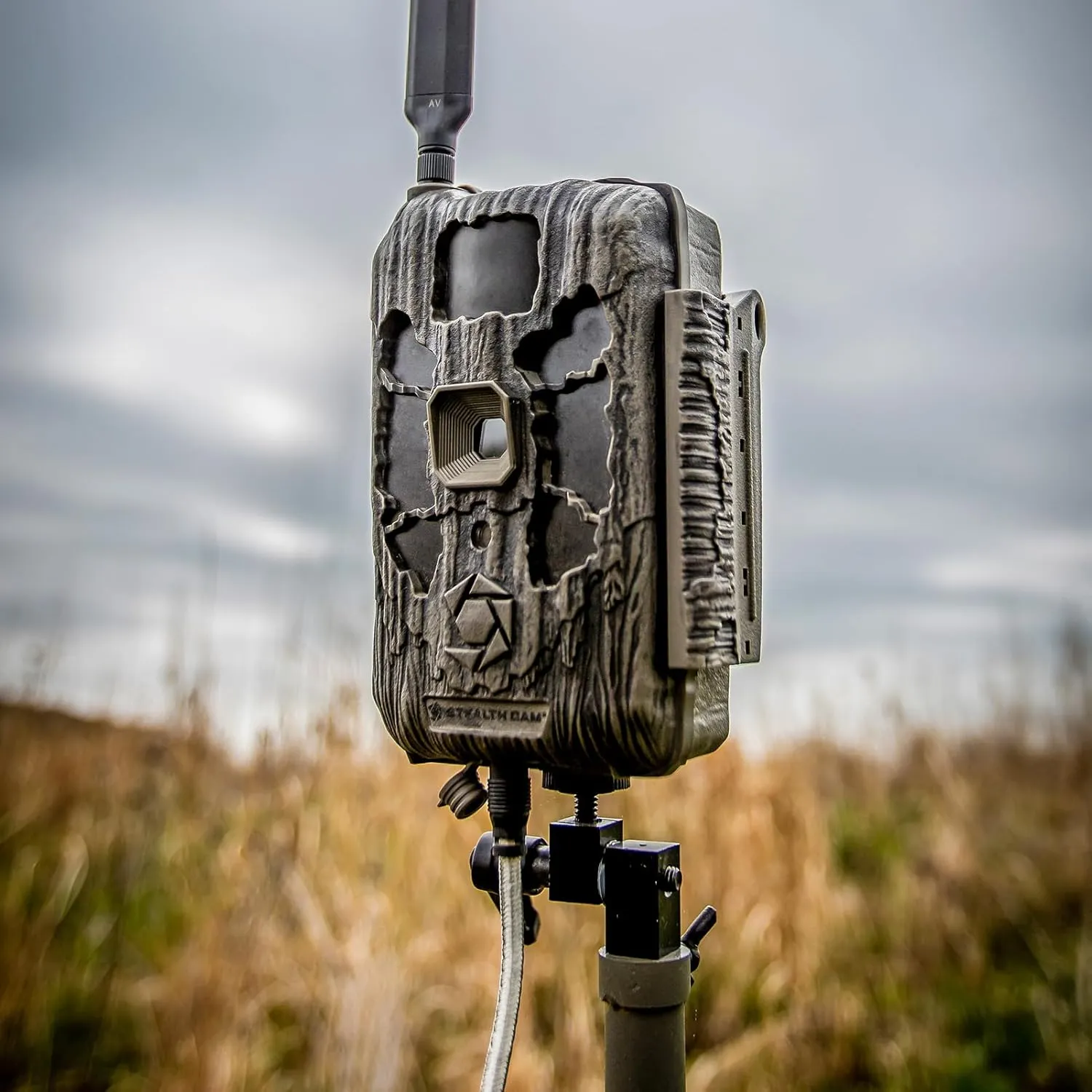 Stealth Cam Deceptor MAX Dual Sim 40MP Photo & 1440P QHD Video No-Glo LED Hunting Cellular Trail Camera, Available on AT&T & Verizon