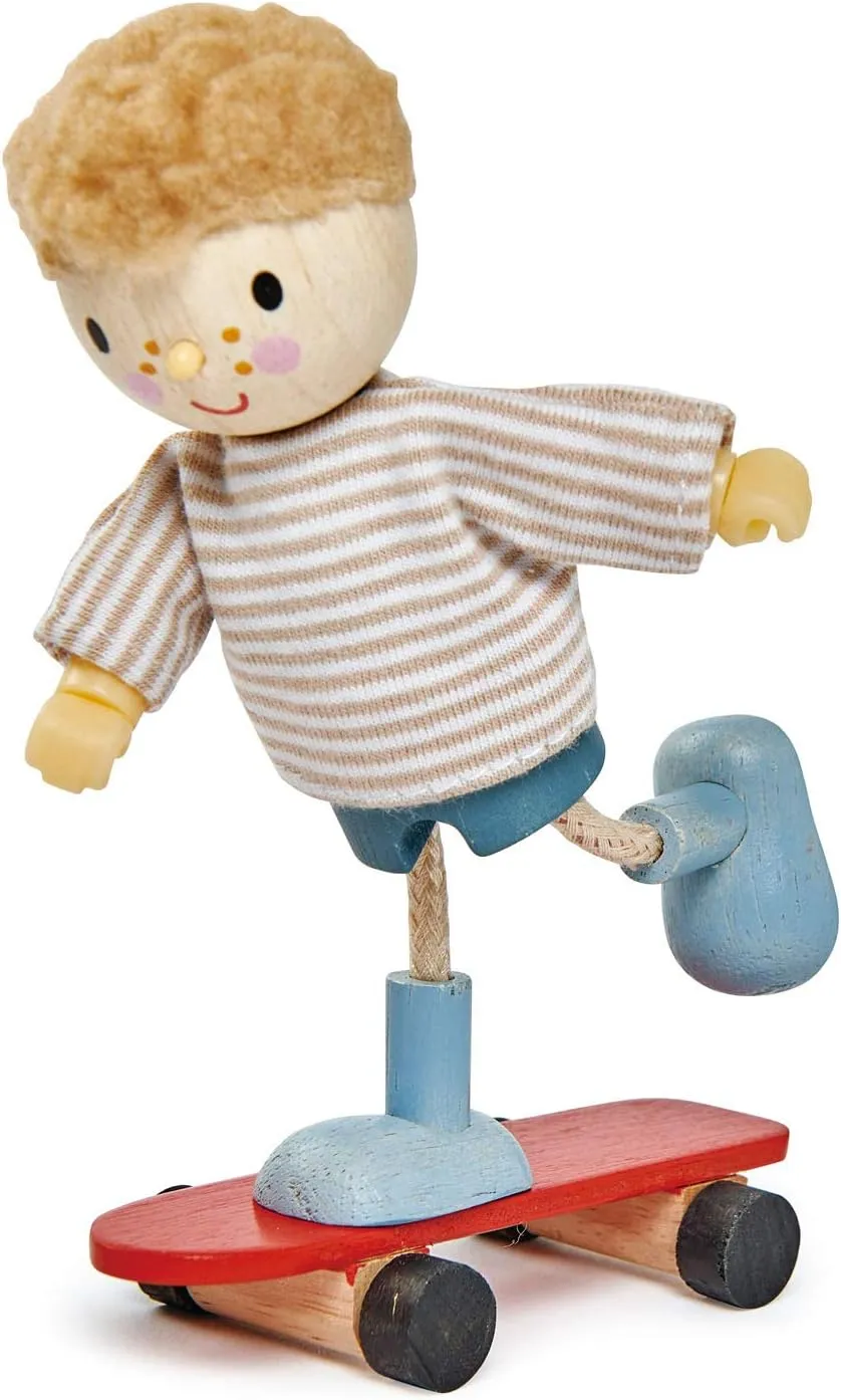 Tender Leaf Toys - The Goodwood Family - Wooden Miniatures Flexible Doll, Multicultural Action Figure for Dollhouse - Encourage Creative and Imaginative Fun Play for Children - Age 3 