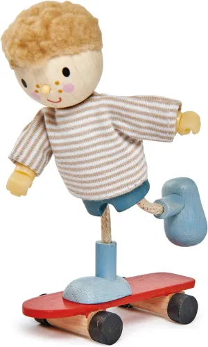 Tender Leaf Toys - The Goodwood Family - Wooden Miniatures Flexible Doll, Multicultural Action Figure for Dollhouse - Encourage Creative and Imaginative Fun Play for Children - Age 3 