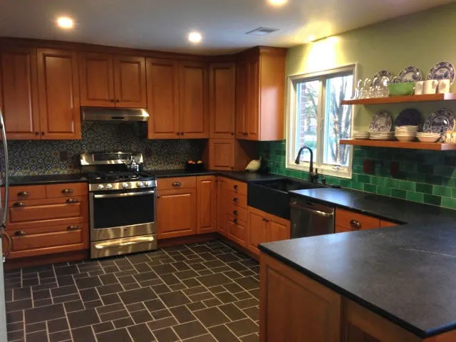 Terra Nova Mediterraneo Solid Tile: Light Green